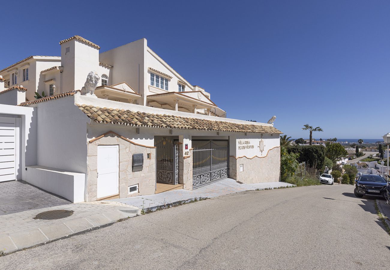 Villa in Mijas Costa - Sea Views Villa La Rosa 5 Bed 4 Bath & Heated Pool