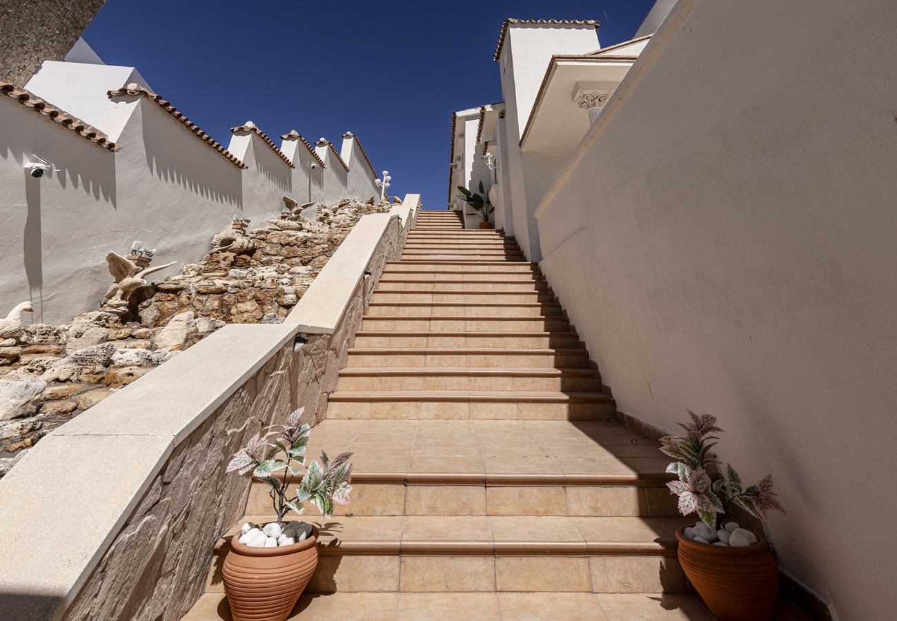 Villa in Mijas Costa - Sea Views Villa La Rosa 5 Bed 4 Bath & Heated Pool