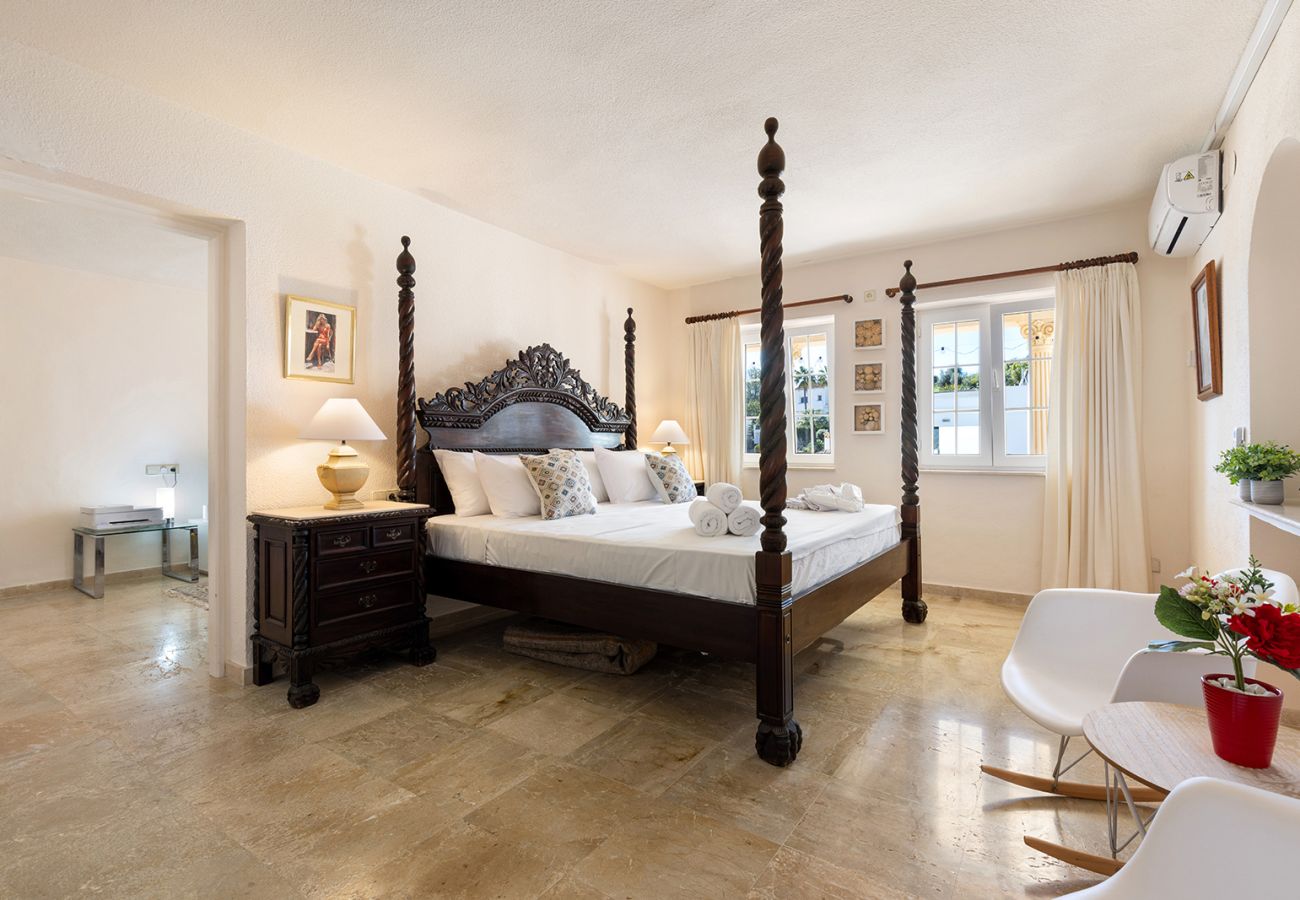 Villa in Mijas Costa - Sea Views Villa La Rosa 5 Bed 4 Bath & Heated Pool