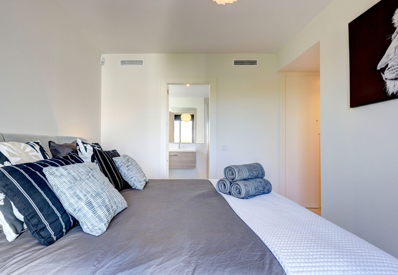 Apartment in Mijas Costa - Modern 3 Bed Calanova Golf Apartment