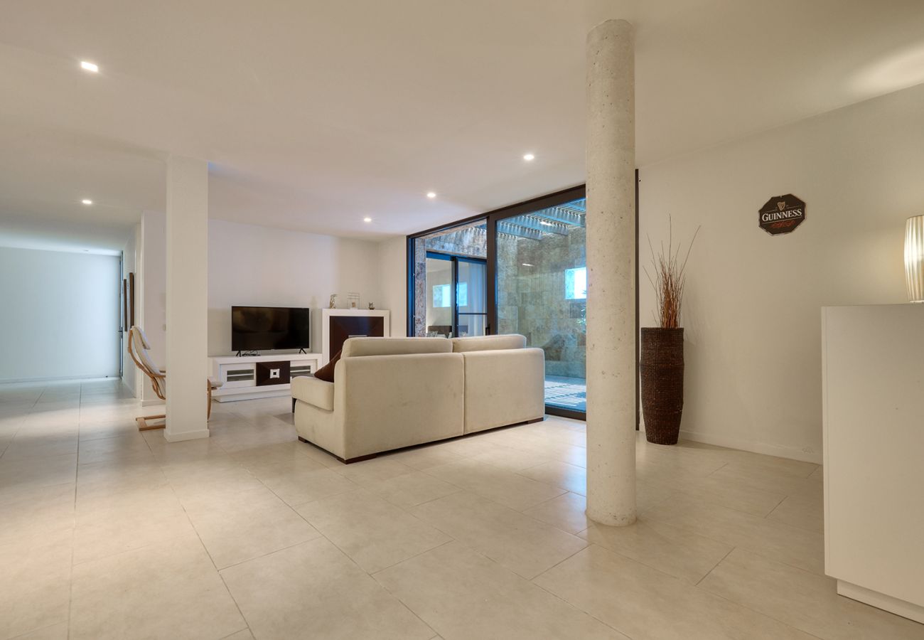 Villa in Marbella - Stylish 5 Bed Villa With Private Infinity Pool