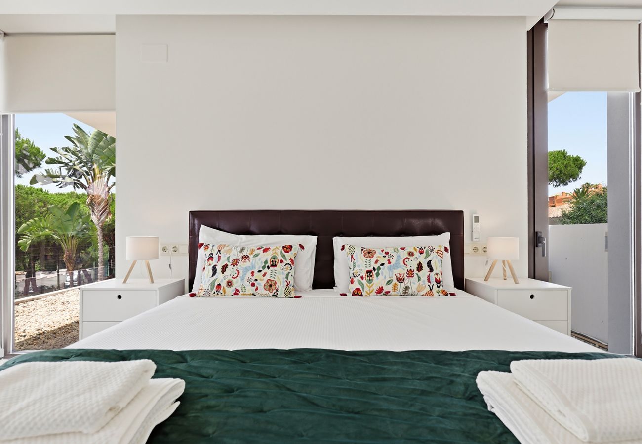 Villa in Marbella - Stylish 5 Bed Villa With Private Infinity Pool