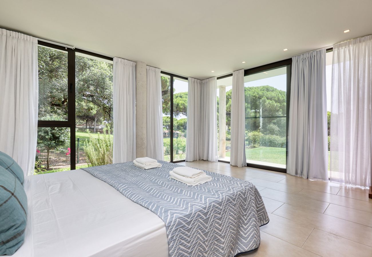 Villa in Marbella - Stylish 5 Bed Villa With Private Infinity Pool