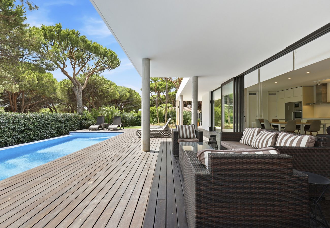 Villa in Marbella - Stylish 5 Bed Villa With Private Infinity Pool