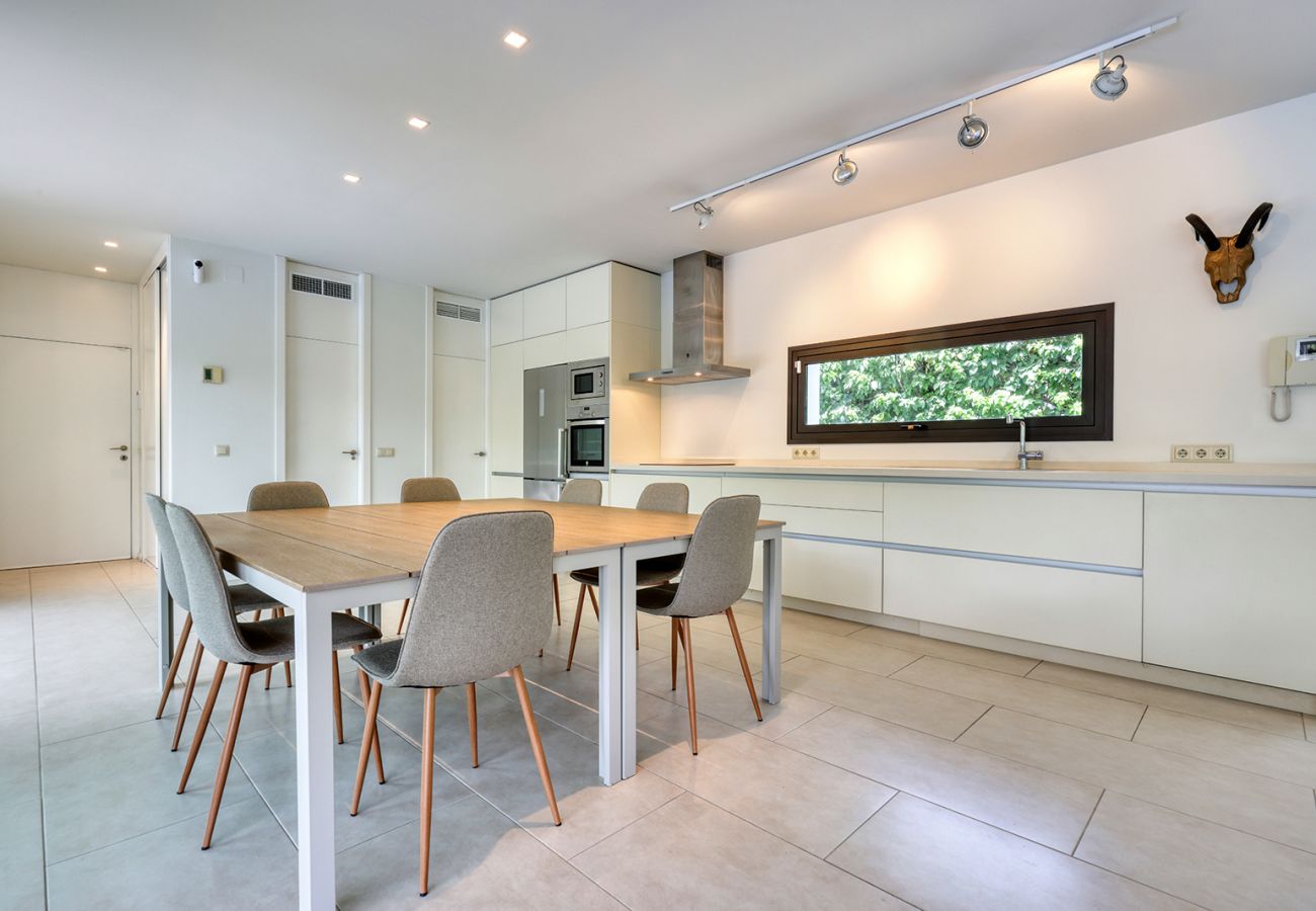 Villa in Marbella - Stylish 5 Bed Villa With Private Infinity Pool