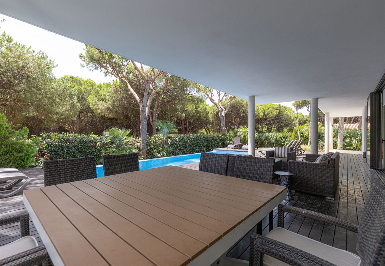 Villa in Marbella - Stylish 5 Bed Villa With Private Infinity Pool