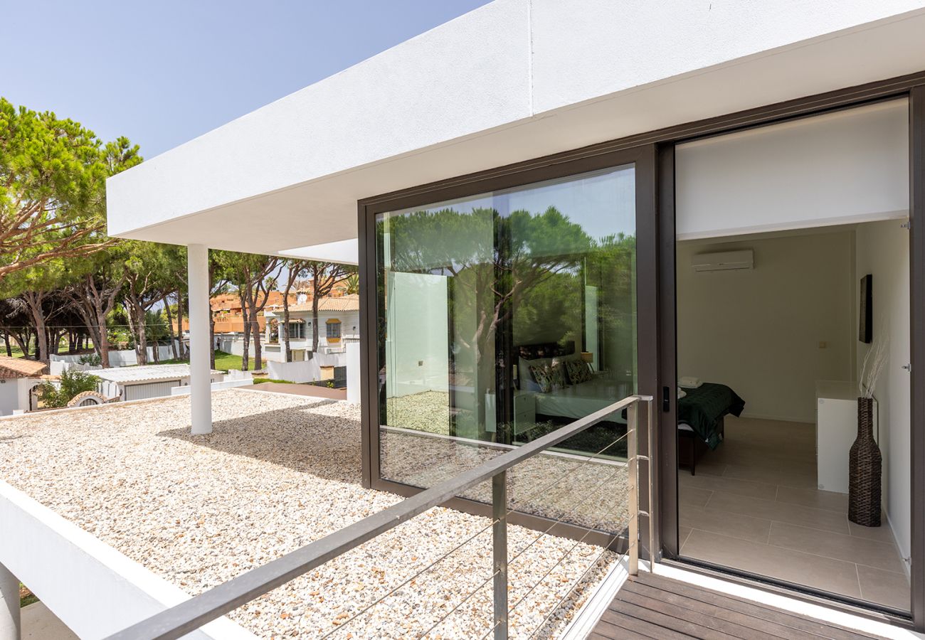 Villa in Marbella - Stylish 5 Bed Villa With Private Infinity Pool