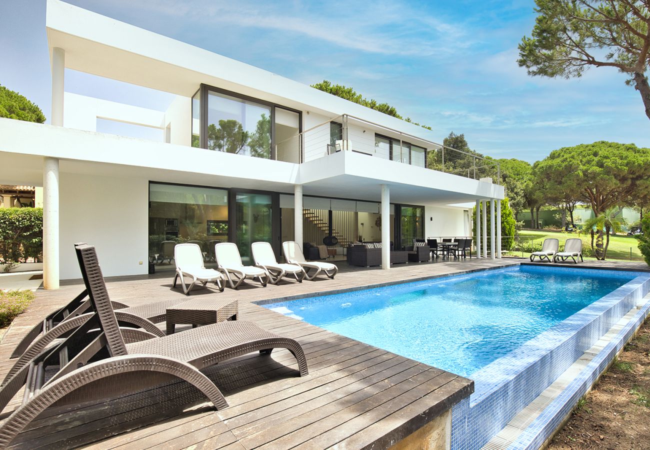 Villa in Marbella - Stylish 5 Bed Villa With Private Infinity Pool