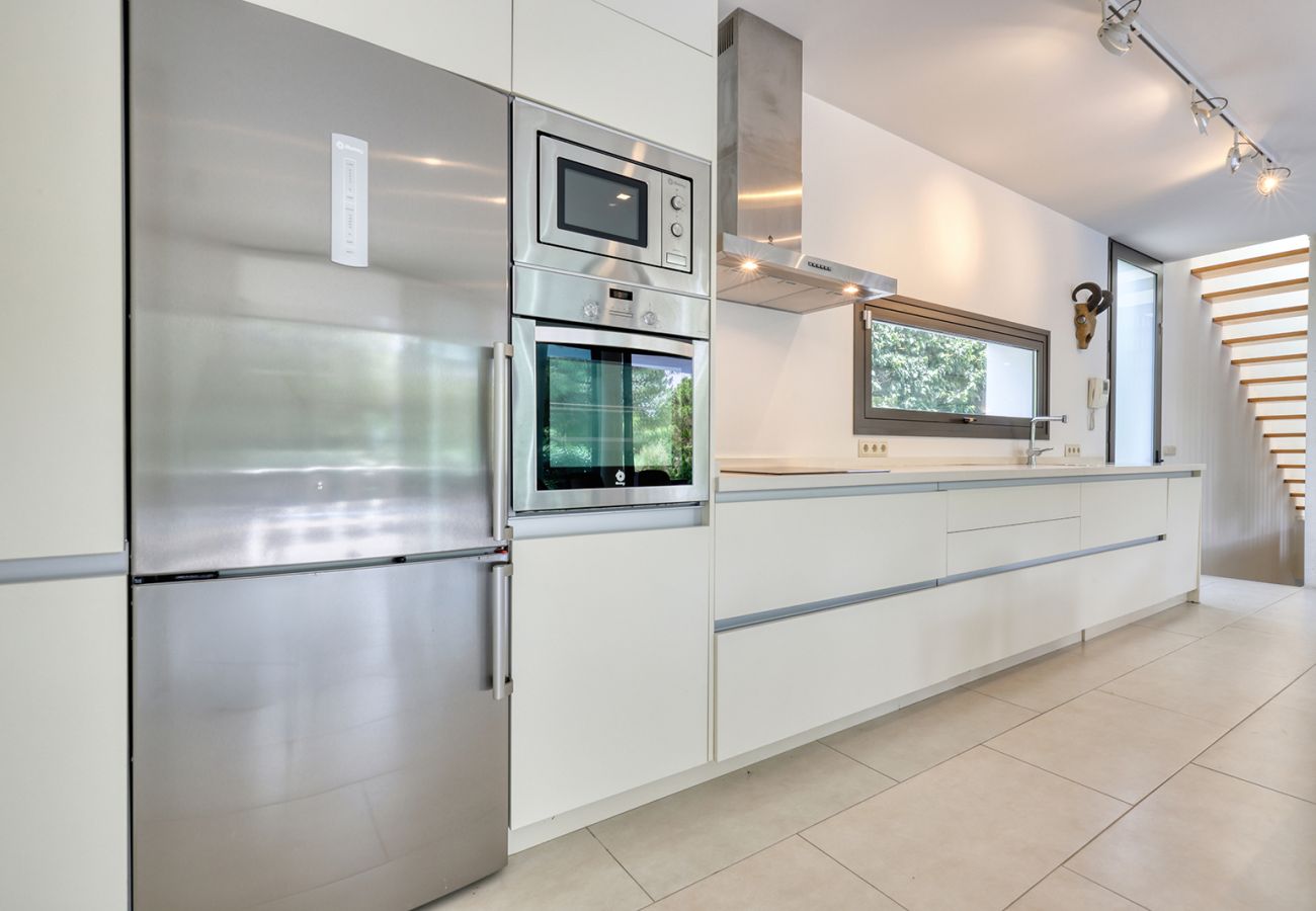 Villa in Marbella - Stylish 5 Bed Villa With Private Infinity Pool