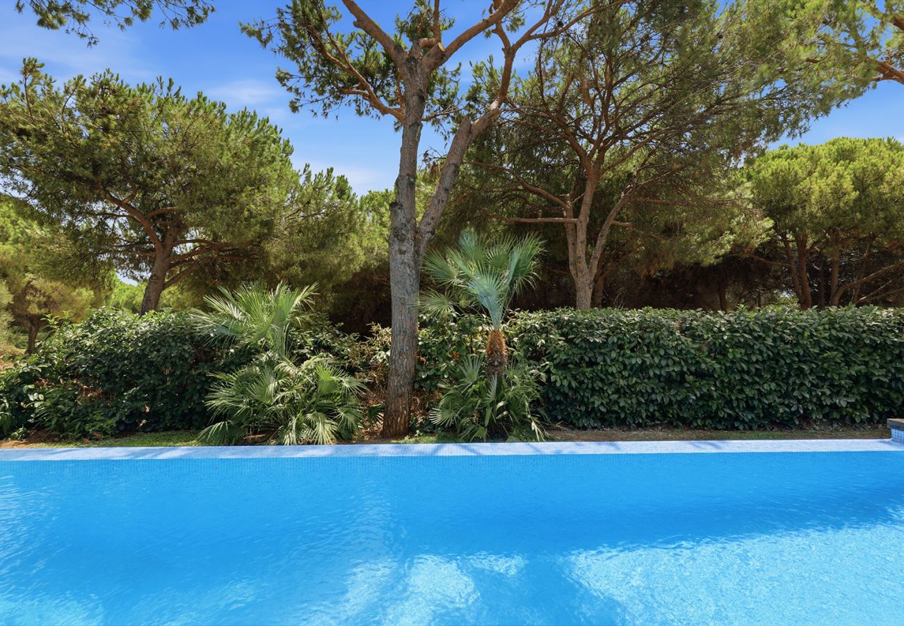 Villa in Marbella - Stylish 5 Bed Villa With Private Infinity Pool