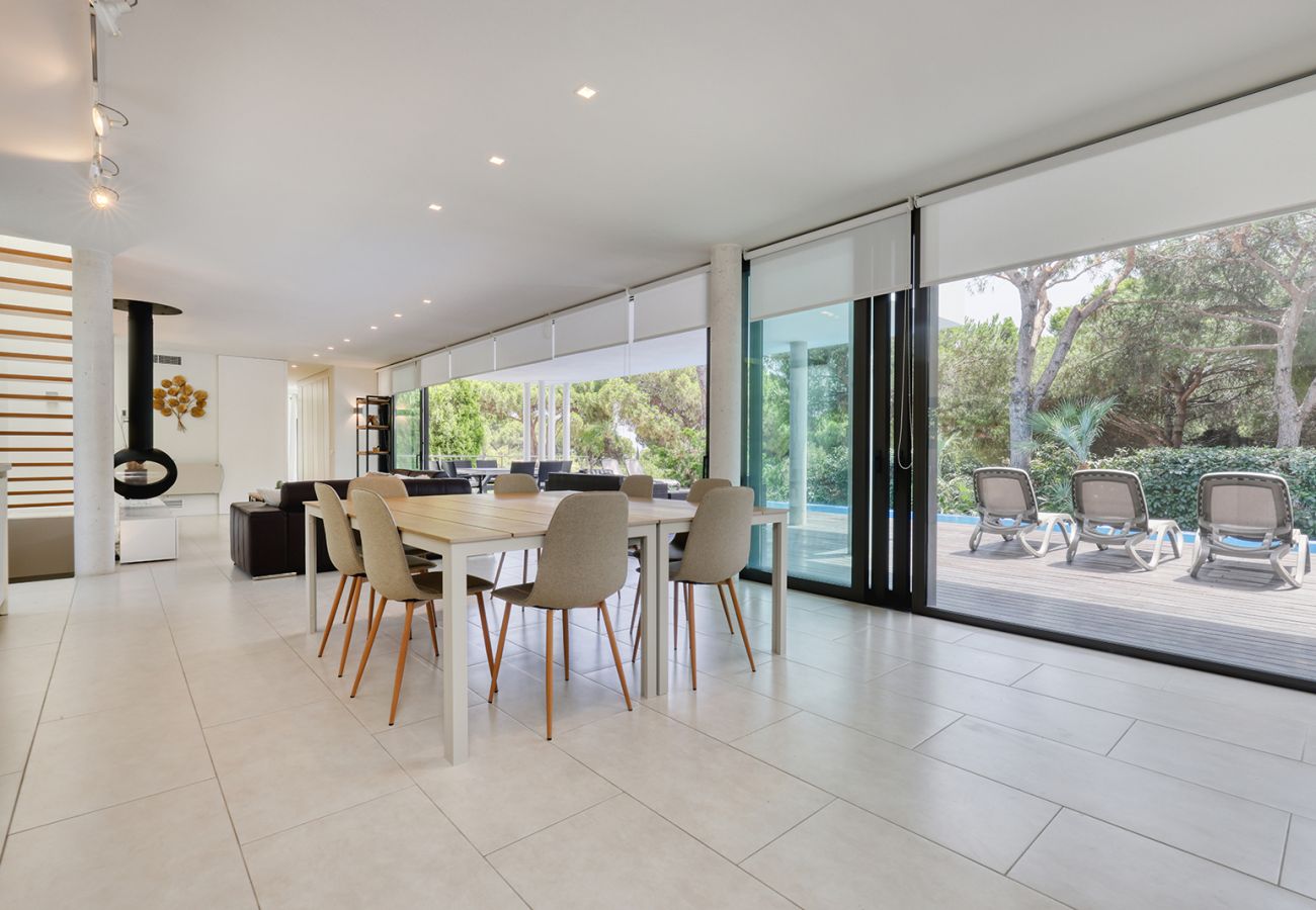 Villa in Marbella - Stylish 5 Bed Villa With Private Infinity Pool