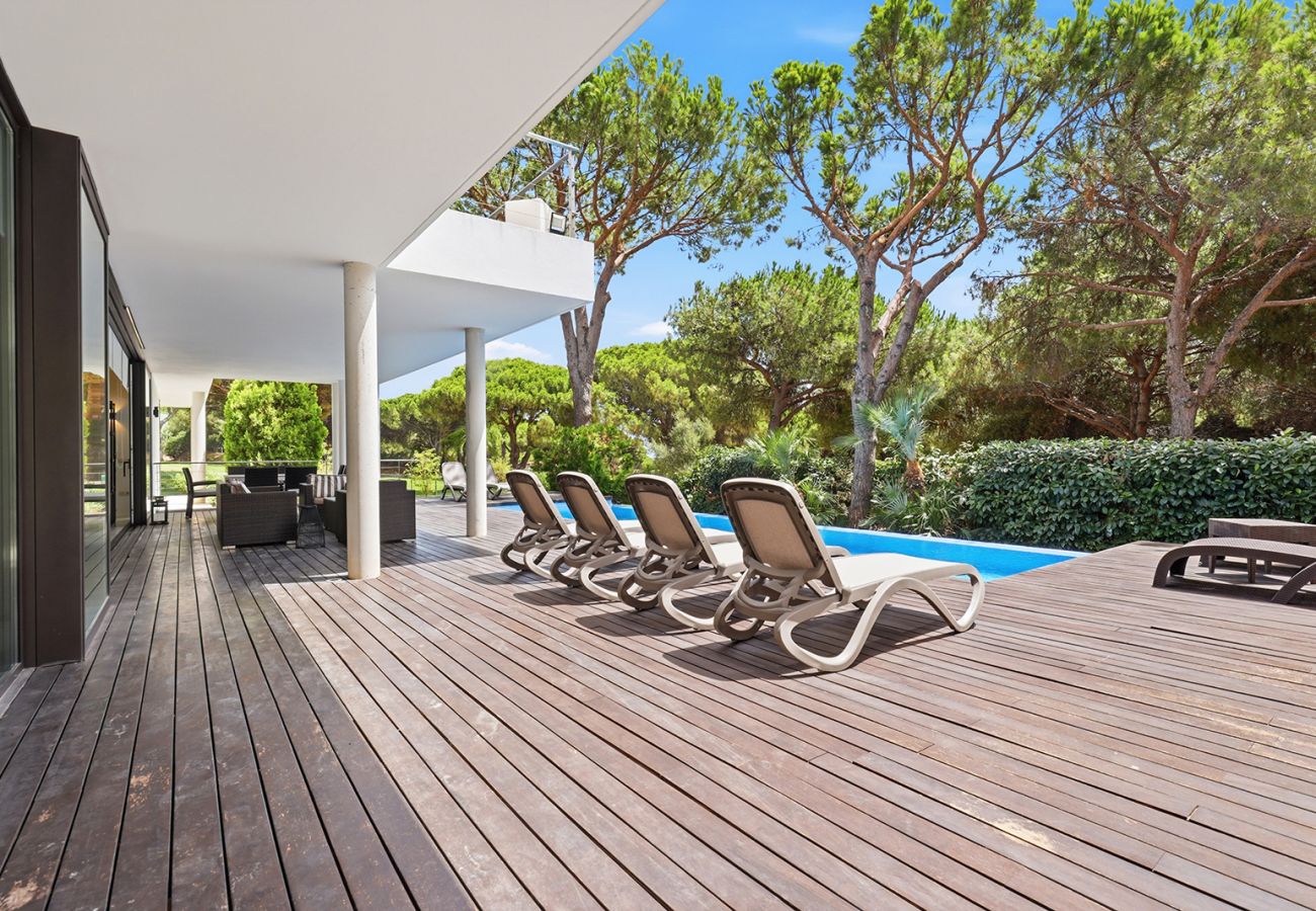 Villa in Marbella - Stylish 5 Bed Villa With Private Infinity Pool