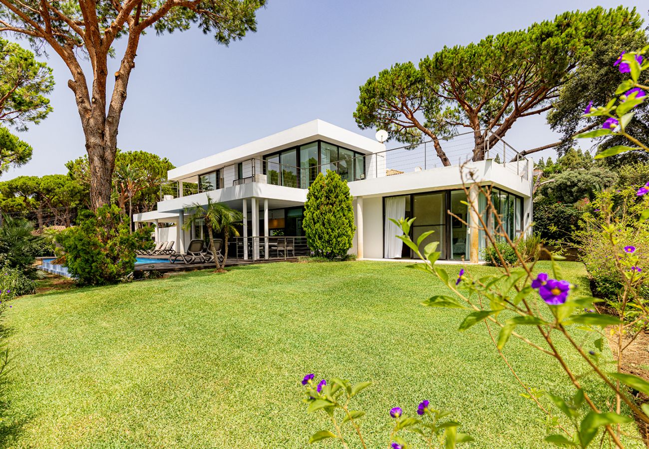 Villa in Marbella - Stylish 5 Bed Villa With Private Infinity Pool