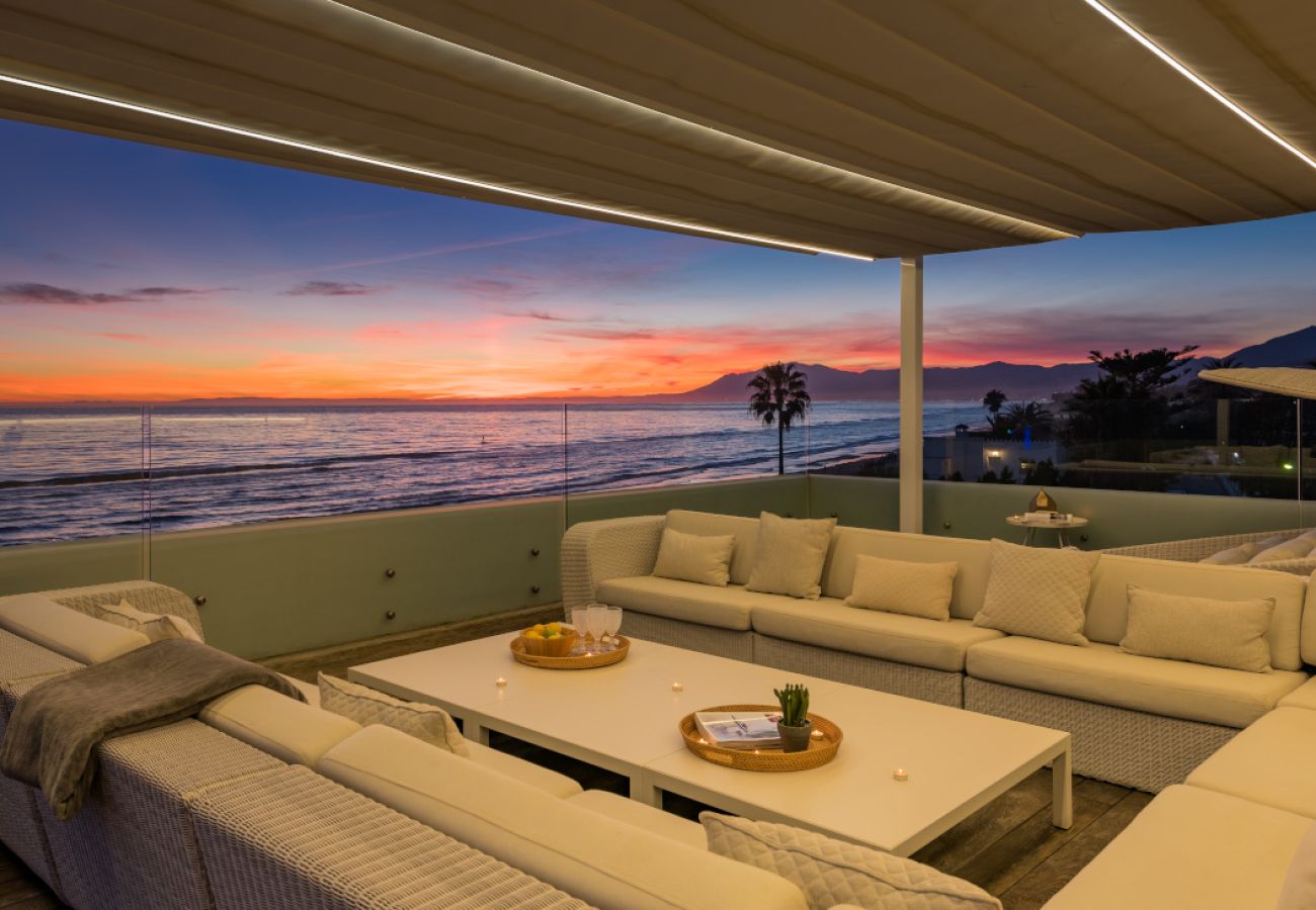 Villa/Dettached house in Marbella - Modern Beachfront Luxury – Villa in Marbella East