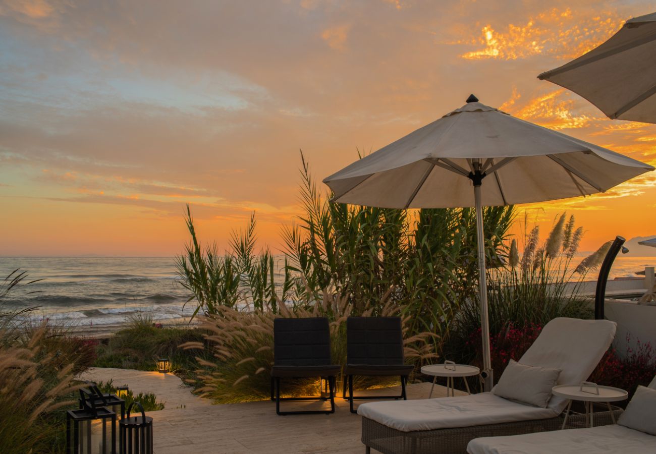Villa/Dettached house in Marbella - Modern Beachfront Luxury – Villa in Marbella East