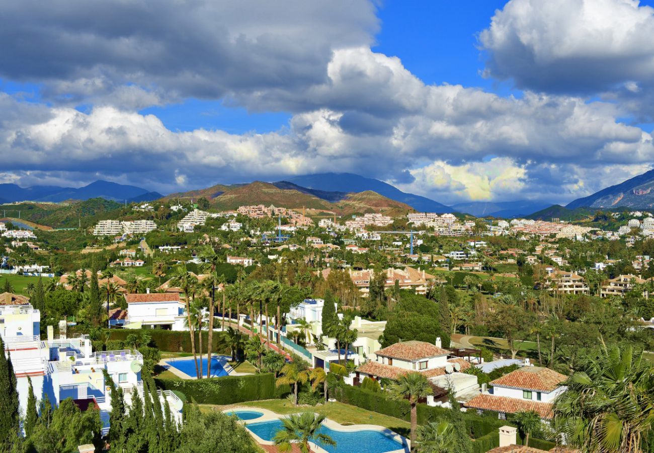 Villa/Dettached house in Marbella - 7-Bedroom Designer Villa - Nueva Andalucía Golf