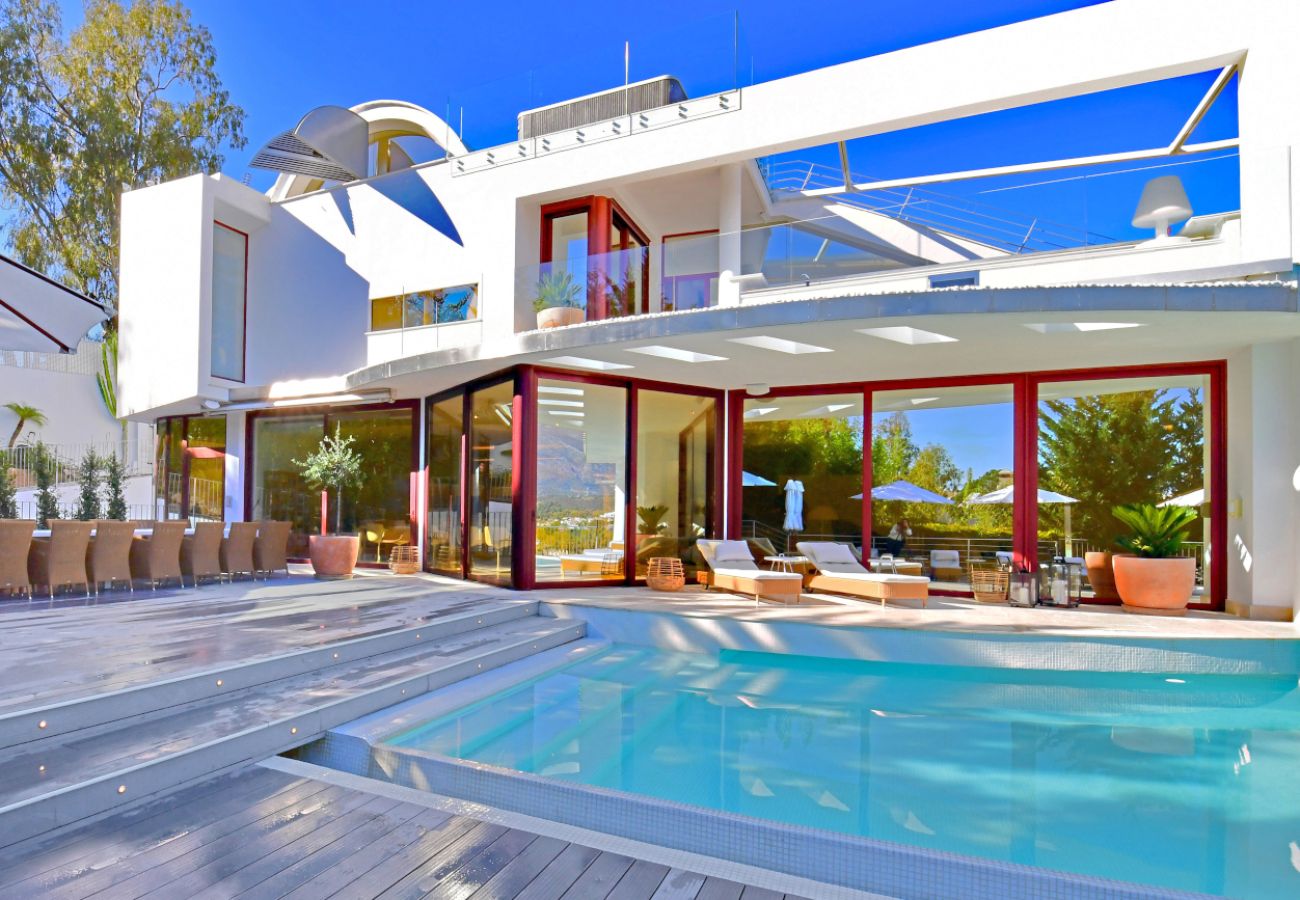 Villa/Dettached house in Marbella - 7-Bedroom Designer Villa - Nueva Andalucía Golf