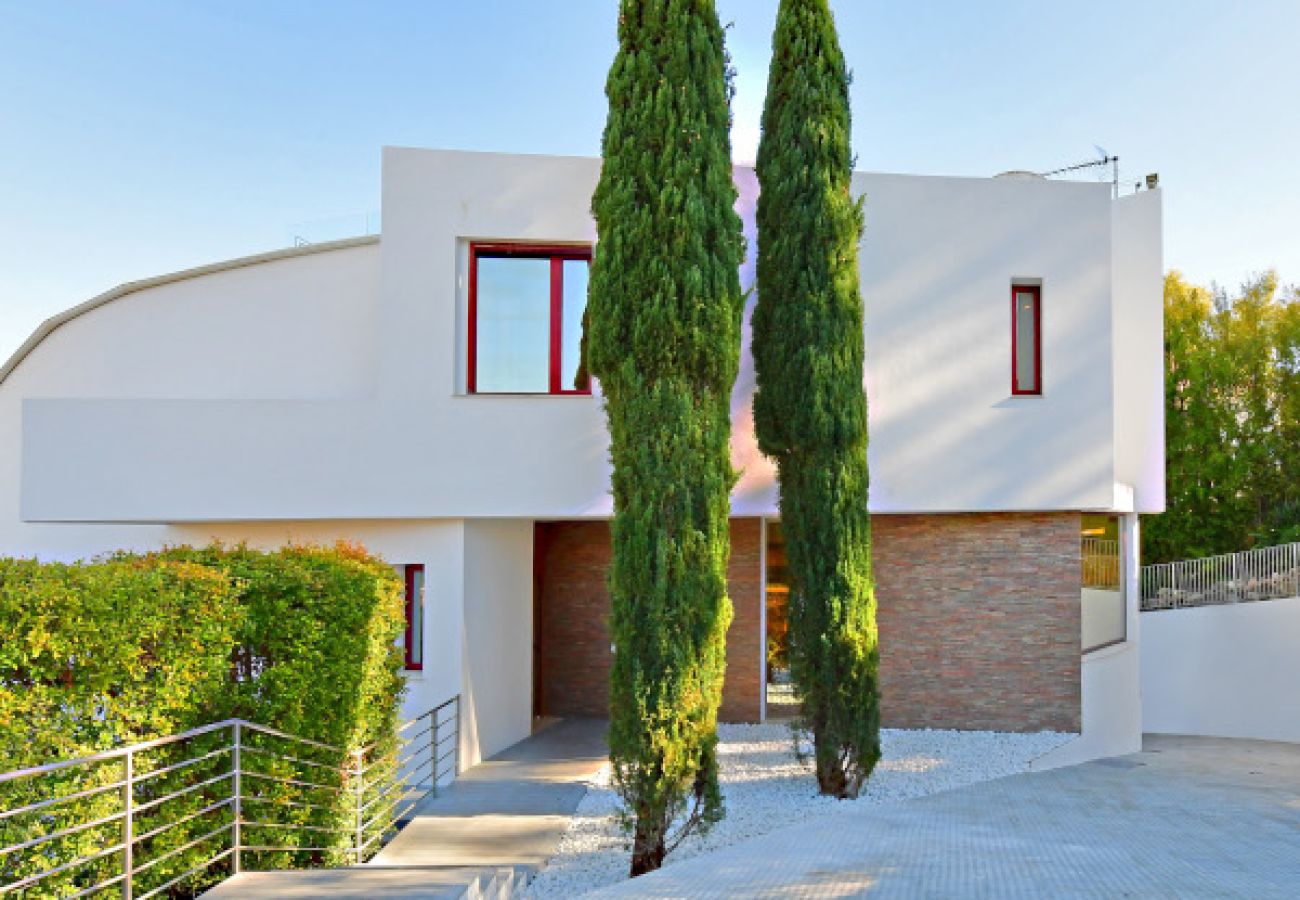 Villa/Dettached house in Marbella - 7-Bedroom Designer Villa - Nueva Andalucía Golf