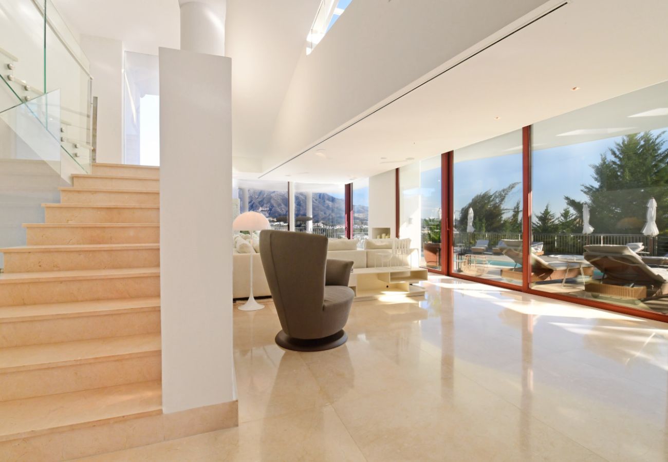 Villa/Dettached house in Marbella - 7-Bedroom Designer Villa - Nueva Andalucía Golf