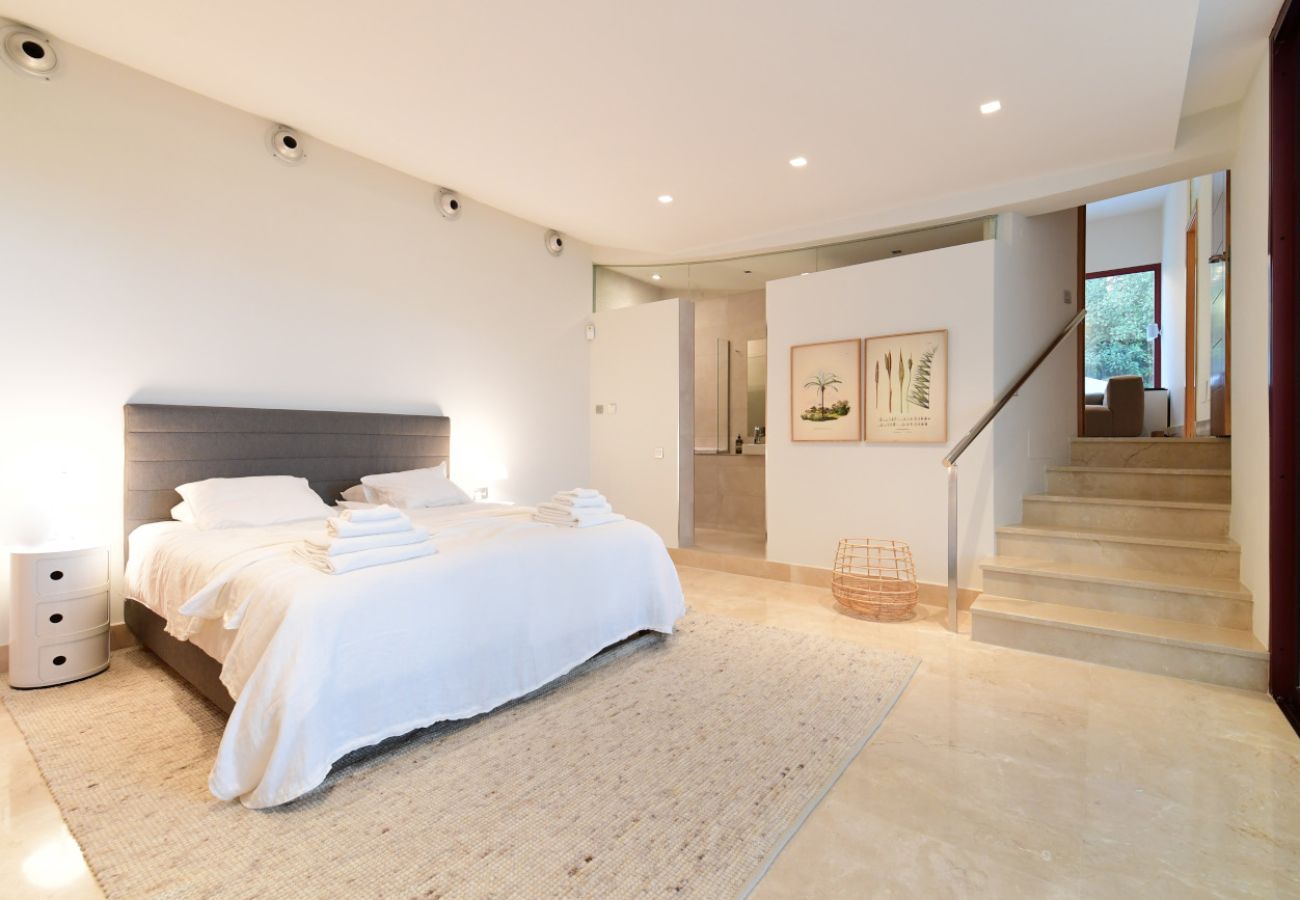 Villa/Dettached house in Marbella - 7-Bedroom Designer Villa - Nueva Andalucía Golf