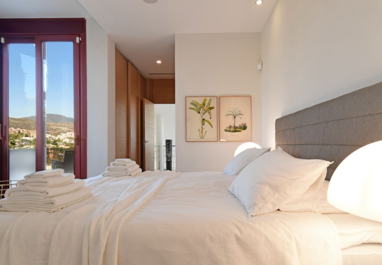 Villa/Dettached house in Marbella - 7-Bedroom Designer Villa - Nueva Andalucía Golf