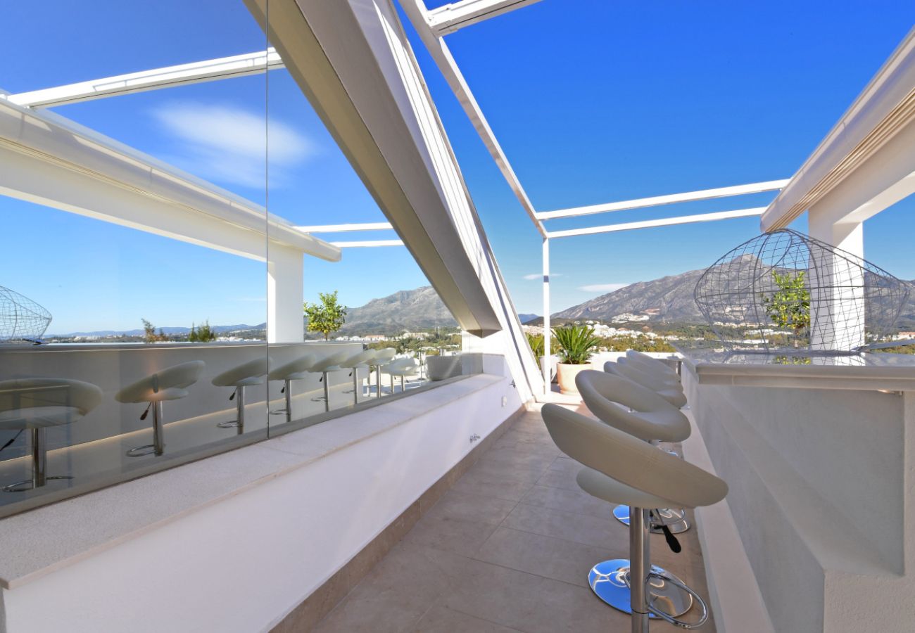 Villa/Dettached house in Marbella - 7-Bedroom Designer Villa - Nueva Andalucía Golf