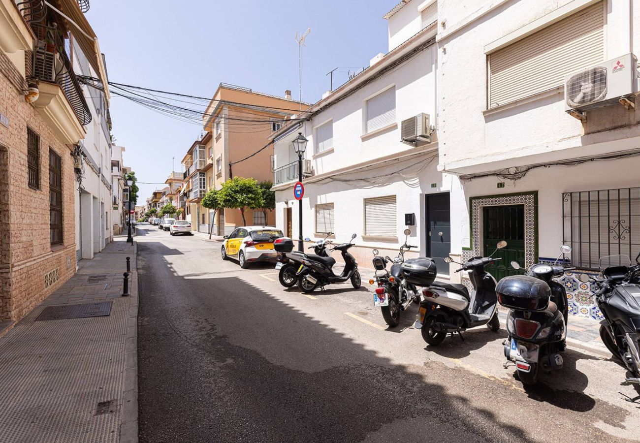 Apartment in Fuengirola - Fuengirola Beach Apartment – 2-Bed 1-Bath For Sale