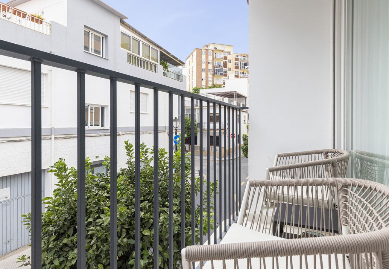 Apartment in Fuengirola - Fuengirola Beach Apartment – 2-Bed 1-Bath For Sale