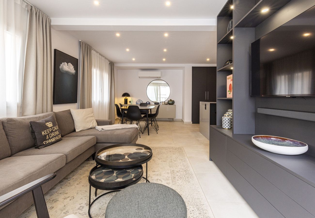 Apartment in Fuengirola - Fuengirola Beach Apartment – 2-Bed 1-Bath For Sale